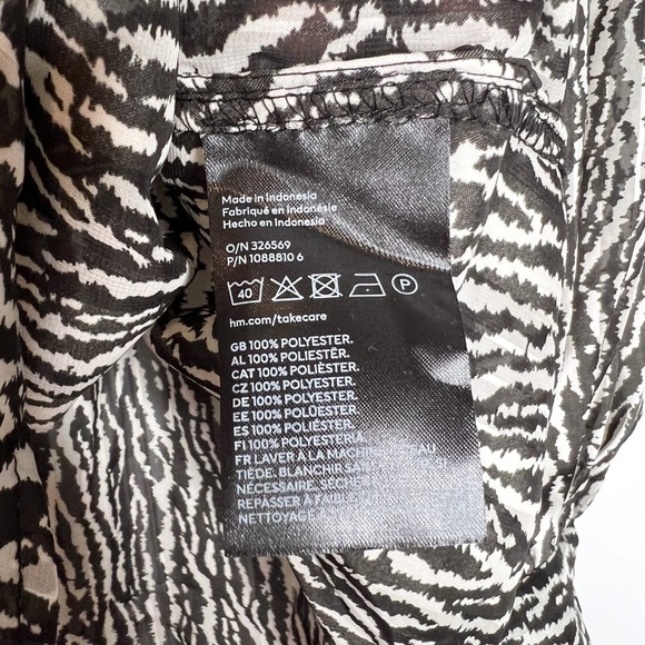 H&M Blouse Wide cut Blouse Black Animal Print - Picture 3 of 5